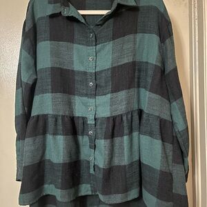 American Eagle Outfitters Green and Black Plaid Button Down Shirt